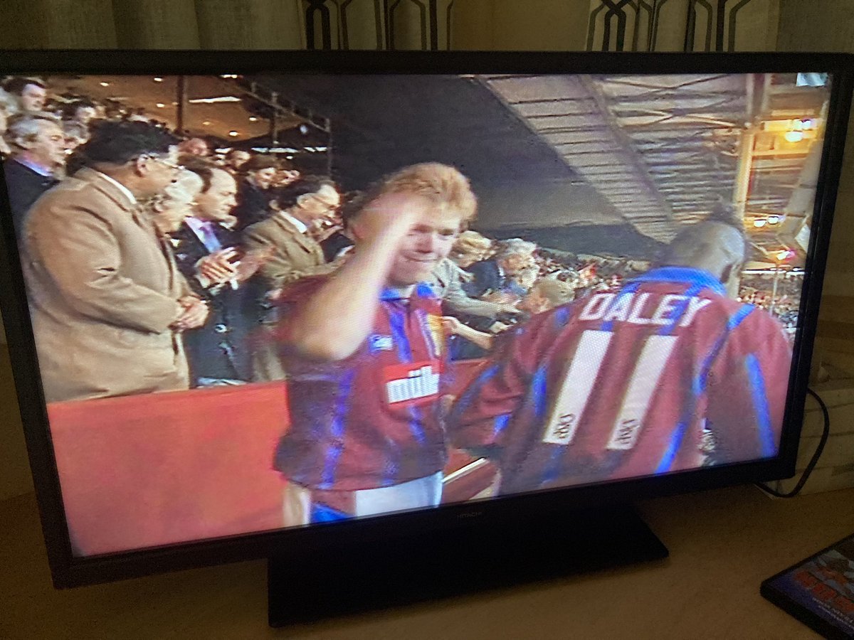 Just watched the 1994 #leaguecup final. First time i’ve watched the whole match and i’ve got to say that was some performance against a very good utd team. #avfc