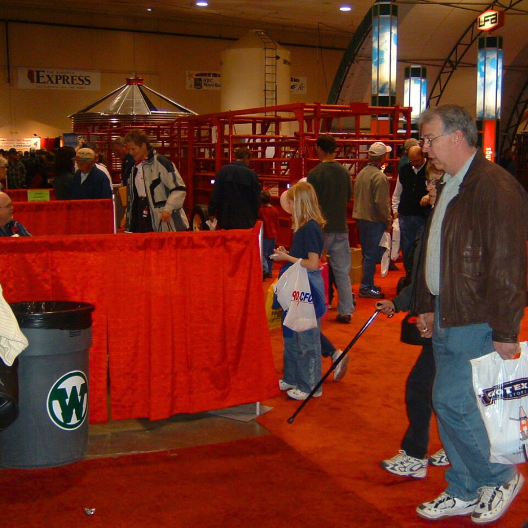 agritradetoday's tweet photo. TBT. It doesn't look like red was used enough at Agri-Trade 20 years ago back in 2004 😆.
@AGCOcorp @MF_EAME @MacDon @Case_IH
#AgriTrade #RightShow #RightTime #RightLocation #RedDeer #Agshow #farmshow #40years #agriculture #TBT https://t.co/b8hqRVwAvh