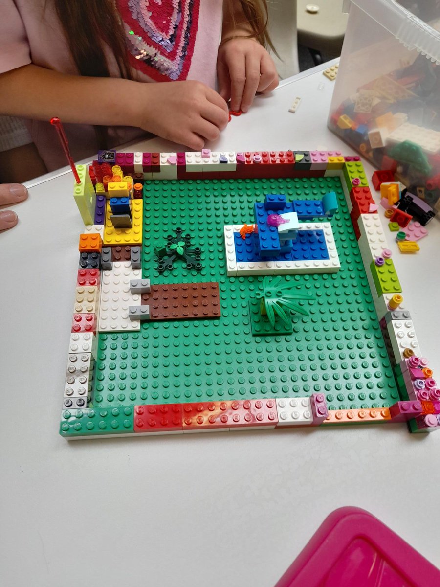 MonHubs's tweet image. We had another great morning in Caldicot Hub yesterday with our Lego Workshop! The creativity and imagination from all the participants was amazing! Check out some of the brilliant creations they came up with. We look forward to seeing you next time 😊🚀🏰 #LegoFun #halftermfun