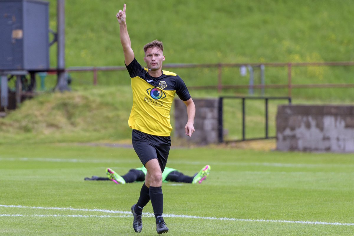 Drumpellier Dynamo AFC (@drumpydynamo) on Twitter photo Wee Dinkys Army sent packing for good this time now that the cash has run out…
Drumpy having a party the dale are going bust 🏆
📸<a href="/GavinRossPhoto/">Gavin Ross</a> Wee Dinkys Army sent packing for good this time now that the cash has run out…
Drumpy having a party the dale are going bust 🏆
📸<a href="/GavinRossPhoto/">Gavin Ross</a>
