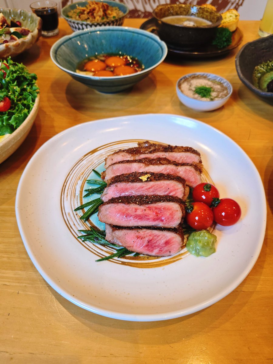 thonburian's tweet photo. เวลาเพื่อนมาถามว่า ถ้าอยากกินเนื้อจะไปร้านไหนดี 'เนื้อสยาม'ในซอยจรัญ 13 จะถูกลิสต์ขึ้นมาเป็นลำดับแรกๆ  

ฉันไปกินมาแล้วไม่ต่ำกว่าสิบรอบ กินตั้งแต่ร้านเปิดใหม่ๆ เมื่อเกือบ 3 ปีก่อน คือมันอร่อยแบบเสมอต้นเสมอปลายจริงๆ 

 #ธนบุเรี่ยนรีวิว #รีวิวฝั่งธน #อร่อยบอกต่อ #ของกินฝั่งธน https://t.co/mXbXKVQi7L
