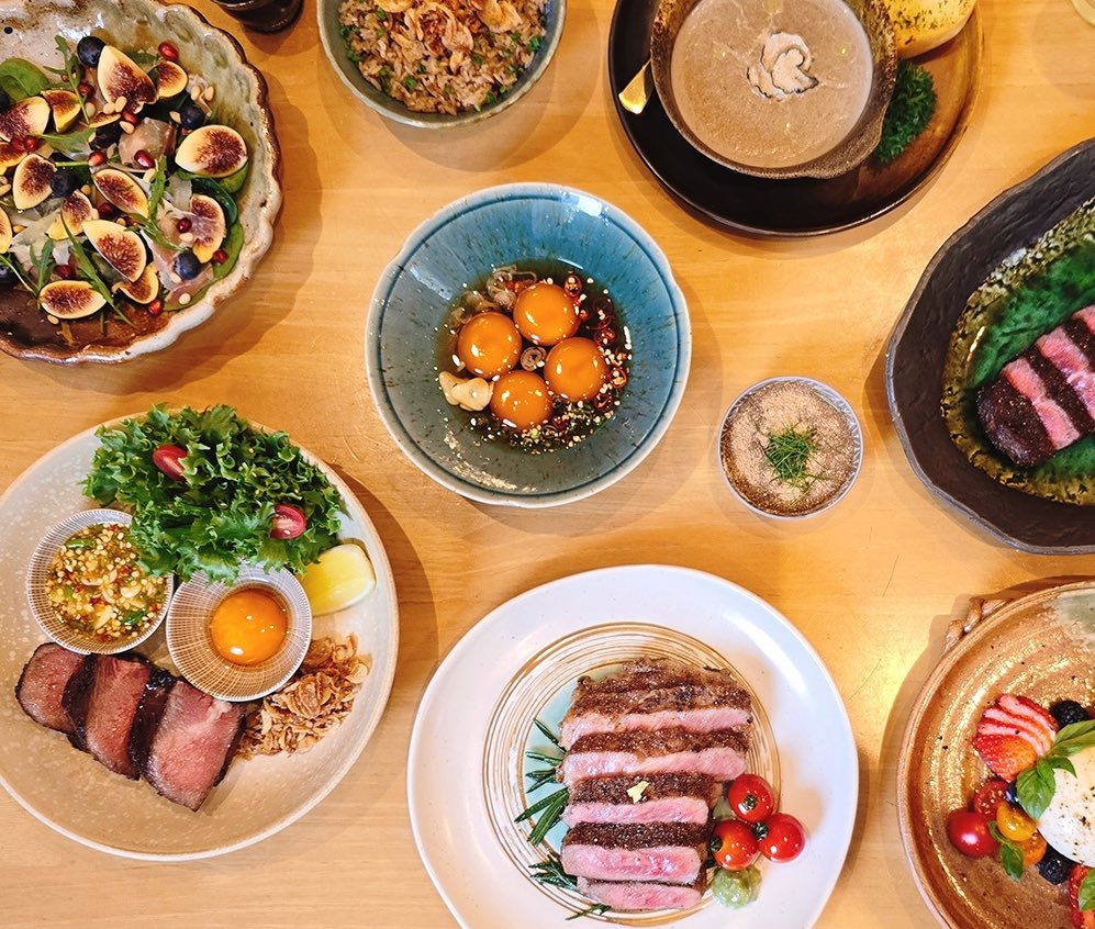 thonburian's tweet photo. เวลาเพื่อนมาถามว่า ถ้าอยากกินเนื้อจะไปร้านไหนดี 'เนื้อสยาม'ในซอยจรัญ 13 จะถูกลิสต์ขึ้นมาเป็นลำดับแรกๆ  

ฉันไปกินมาแล้วไม่ต่ำกว่าสิบรอบ กินตั้งแต่ร้านเปิดใหม่ๆ เมื่อเกือบ 3 ปีก่อน คือมันอร่อยแบบเสมอต้นเสมอปลายจริงๆ 

 #ธนบุเรี่ยนรีวิว #รีวิวฝั่งธน #อร่อยบอกต่อ #ของกินฝั่งธน https://t.co/mXbXKVQi7L
