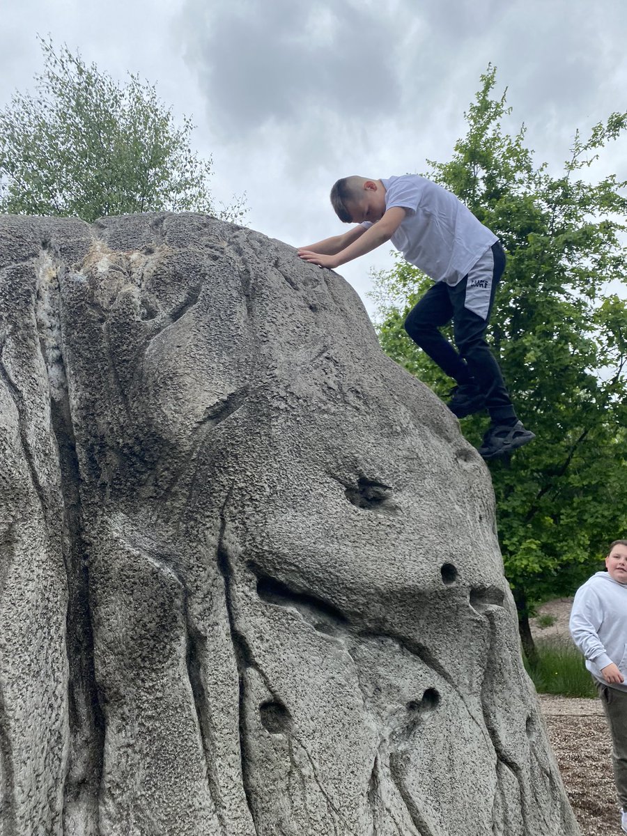 Yesterday we went to Cuningar Loop to try out the bouldering park. These young people showed amazing determination, courage and resilience!  <a href="/IWBSFalkirk/">Inclusion&Wellbeing</a> #IWBSOutdoors #learningwithoutwalls #thriveoutdoors