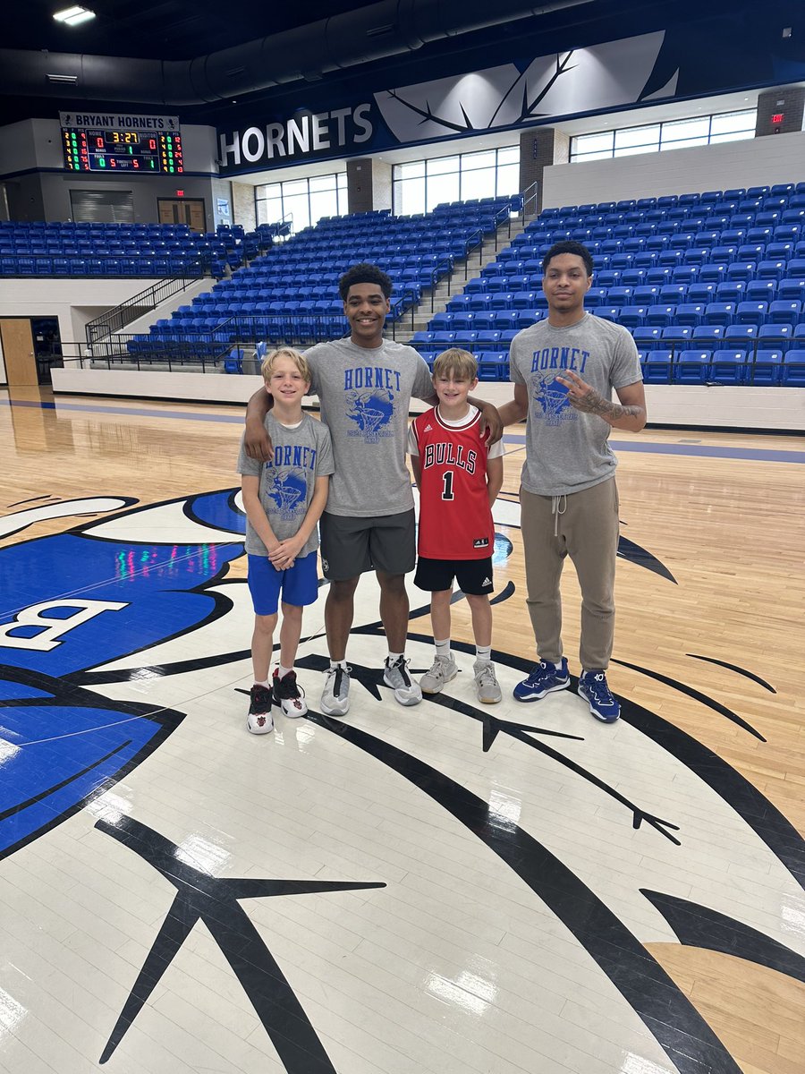 camarionbead23's tweet photo. I had great experience this week at the camp, had some great kids come in and compete and really showcase their abilities, very grateful to be put in this position and be a role model to the youth. @CoachBelcher25 @BryantHS_B @TCUBasketball @BeadSidney @GradyMajors https://t.co/eYCpChQbcX