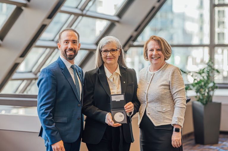 Christiane Ayotte, pionnière dans la lutte antidopage 🧪 À la tête du Laboratoire de contrôle du dopage de l’INRS depuis plus de 30 ans, Christiane Ayotte est la récipiendaire du prestigieux Prix René Dussault 2024 🎉 #FiertéINRS À lire👇 courrierlaval.com/honneurs-chris… @Professions_QC