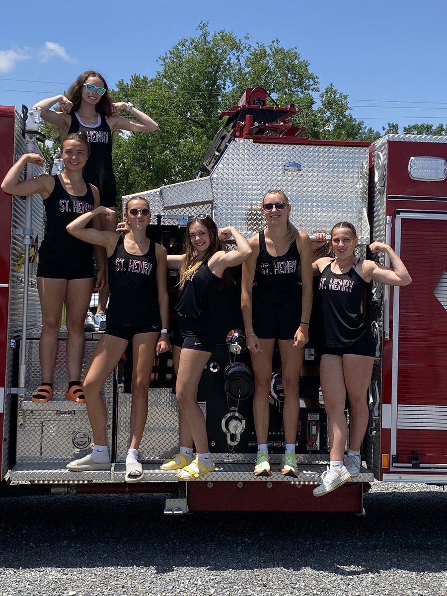 SHHSTrack_Field's tweet photo. These ladies are ready to roll! #StateBound @OHSAASports https://t.co/DEDPonjY6J