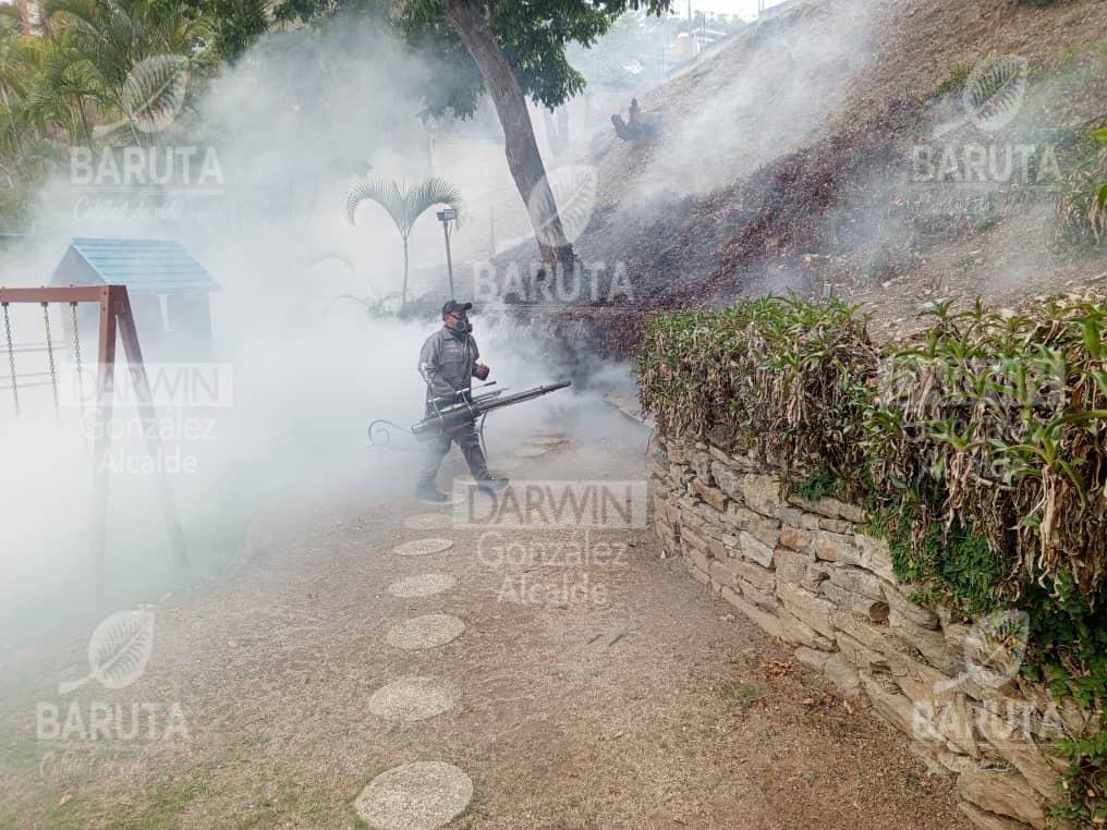 La cuadrilla de fumigación se encuentra desplegada en Las Mesetas, atendiendo las solicitudes de nuestro vecinos de la zona con respecto a las plagas ⬇️