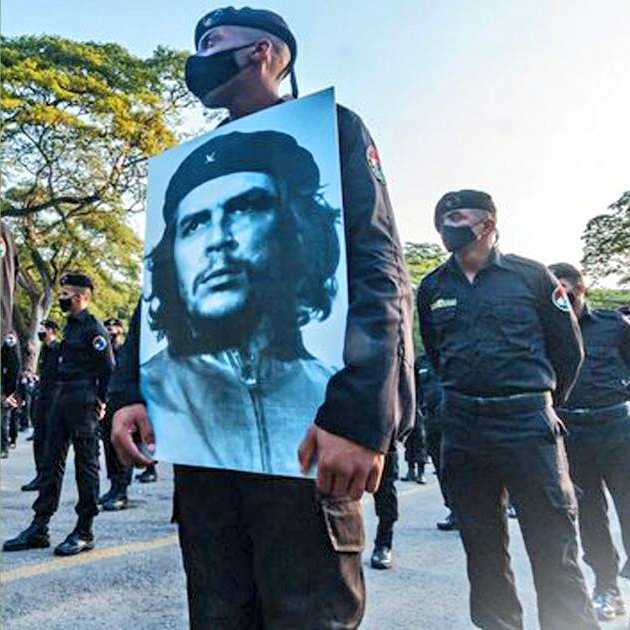 yordanyhabana's tweet photo. ⭐ La revolución no se lleva en los labios para vivir de ella, se lleva en el corazón para morir por ella 🇨🇺

¡Hasta la Victoria Siempre!
#IslaRebelde 🇨🇺
#DeZurdaTeam 

@AlexiaRey12 
@MryRodrguez4 
@Vicente73977721 
@AdrianaRojasQba 
@Giro5O 
@Aittana20 
@DeZurdaTeam_ https://t.co/4ytDl8k0Ml