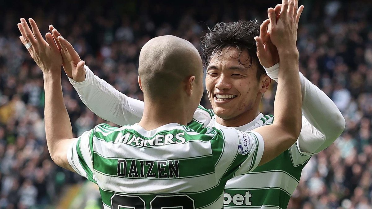 Daizen Maeda & Reo Hatate, who played together for Japan International in 2018, were reunited at Celtic. These two photos are perfectly in sync. I couldn't even imagine this happening at Celtic at that time🍀 @M_daizen_1020