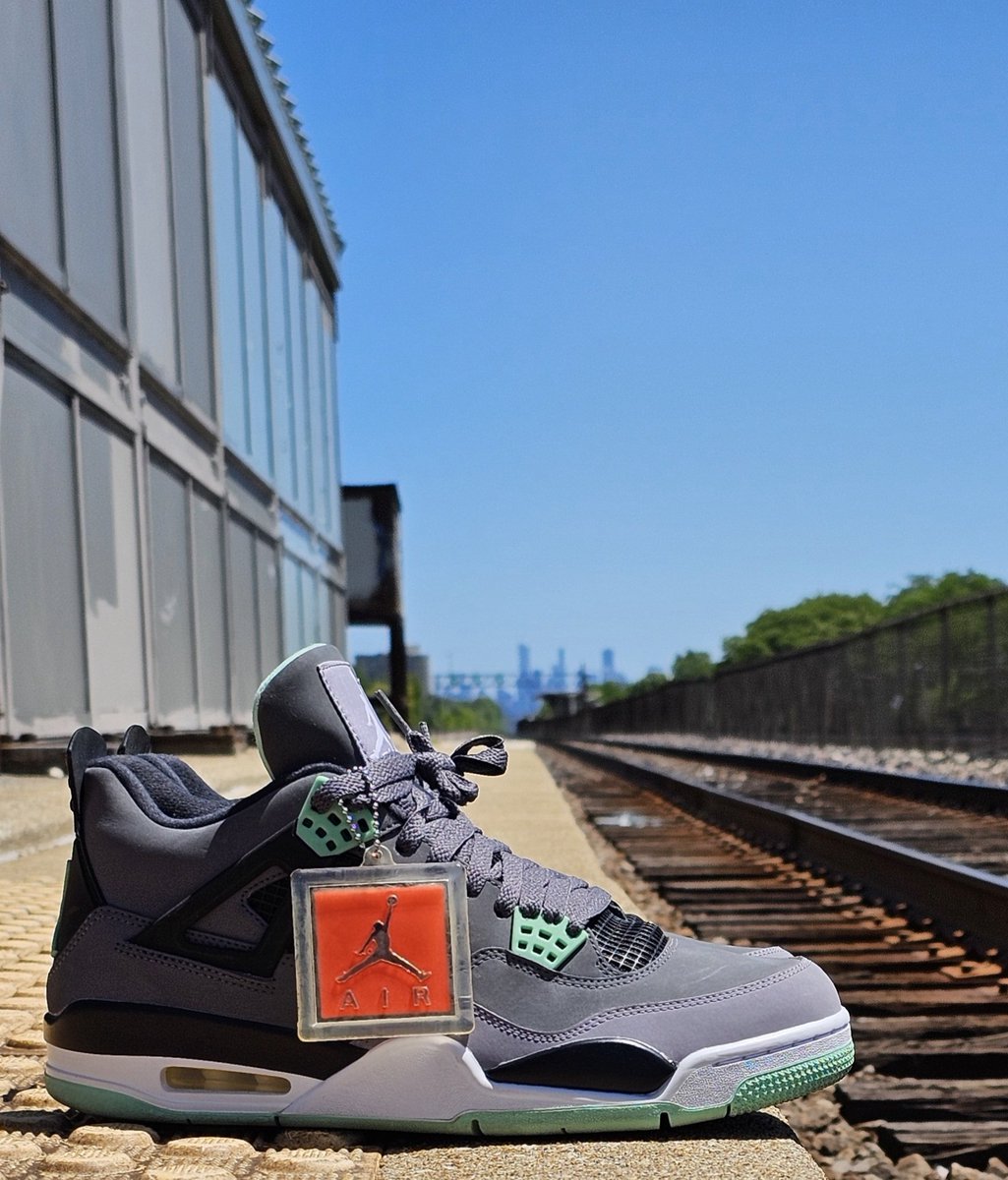 I'm working so I can't rock my kicks but I still wanted to participate. The cause is super important. So...Green Glows ft. Downtown Chicago! #kickingthroughmentalhealth