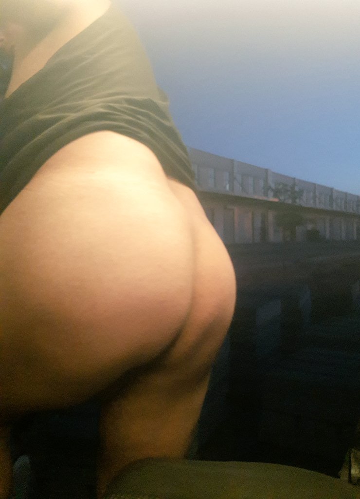 Akşam Akşam Ay gibi Parlıyo