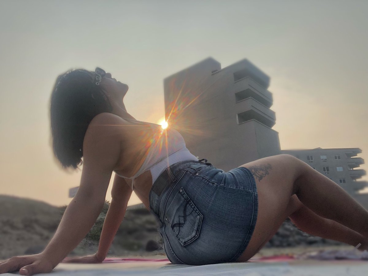 black magic woman🦇 tweet media