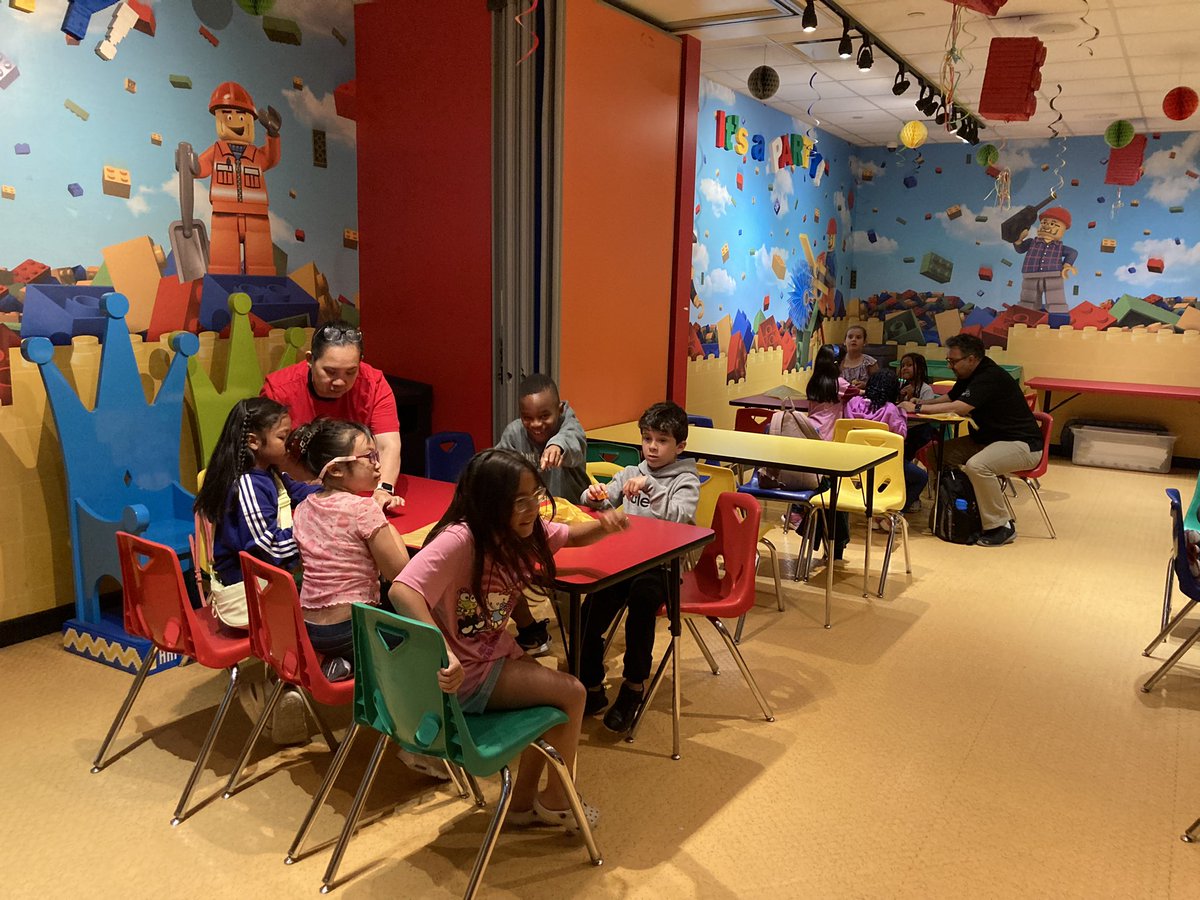 Mrs. Ginn BFA tweet media