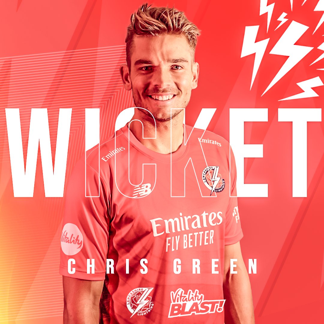 GREENY! 💚 A first Lightning wicket for @chrisgreen_93 as he cleans ups Robinson! 👏 15-2 (3.2) Watch LIVE on #LancsTV! 💻➡️ bit.ly/LANvsDUR ⚡️ #LightningStrikes