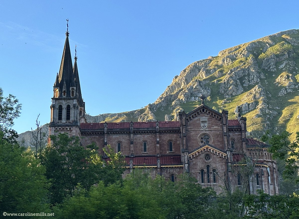 A late evening stroll up a verdant valley in #Asturias, lured by a couple of spires poking out of the trees in mountainous sunshine, turned into an uphill hike to discover the basilica of #Covadonga. Was still there in the evening solitude as darkness fell. #peace #slowtravel