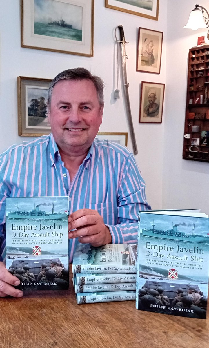 👋🏻 Meet the author 👋🏻 Here's Philip Kay-Bujak with his brand new release - Empire Javelin, D-Day Assault Ship 📚📸 You can order your copy here: buff.ly/3Kf2QxI