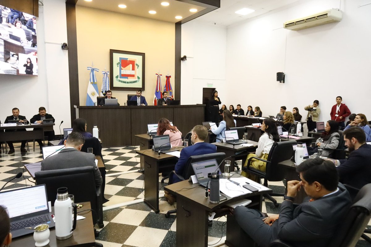 Escucha activa: se aprobaron iniciativas del Parlamento de la Mujer👏🏻

Diferentes proyectos que fueron presentados por las parlamentarias de la séptima edición de esta experiencia legislativa fueron incorporados a la agenda parlamentaria y abordados por los concejales en comisión