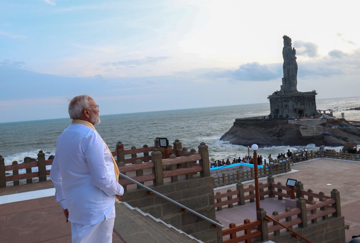 Fisherman banned from entering 

Tourists banned

Barricades all around 

No commercial activity

No fly zone 

A man blocked a tourist spot for 2 days just for his PR. 

Shameful!