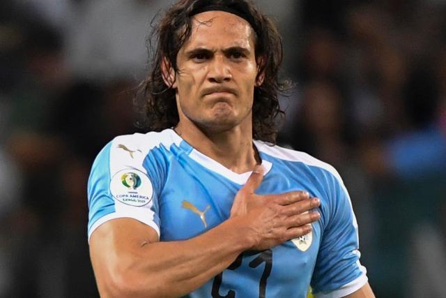 RodrigoRomano76's tweet photo. Edinson Cavani hace oficial su fin del ciclo con la selección uruguaya. El rumor era fuerte desde ayer y hoy se confirmó por letra del jugador.

Cavani le dio muchas cosas a la Celeste a lo largo de los 15 años que la defendió, partidos, goles, minutos de calidad, una exigencia física descomunal. 

Muchas veces desplazado en el campo y fuera de su puesto natural, un atleta de alto nivel. Un tremendo goleador al que tuve el gran privilegio de poder relatar durante toda su carrera como hombre de Uruguay.

Gracias, Matador.