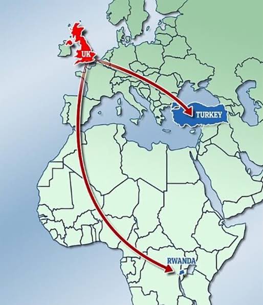 TÜRKİYE’NİN İSTİLASINA RUANDA DA DAHİL OLDU! 

Önce bu ay içinde İngiltere düzensiz göçmenleri Afrika ülkesi Ruanda'ya gönderme planını uygulamaya koydu. Arkasından Türkiye-Ruanda arasında Turizm Antlaşması geçtiğimiz gün imzalandı ve Pazar günü Ruanda'dan Türkiye'ye uçaklar