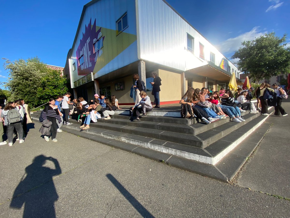 JeanRostandGers's tweet image. Ce soir, la @juniorsassos L&apos;Amefilothéâtre est à #circa @villedauch pour une pièce de théâtre sur l&apos;absurde ! 🎭🗣️ 🙏aux élèves motivés et aux profs engagés ! @dsden_32 @addagers #peac #juniorasso @actoulouse @MissionLde #passculture2024