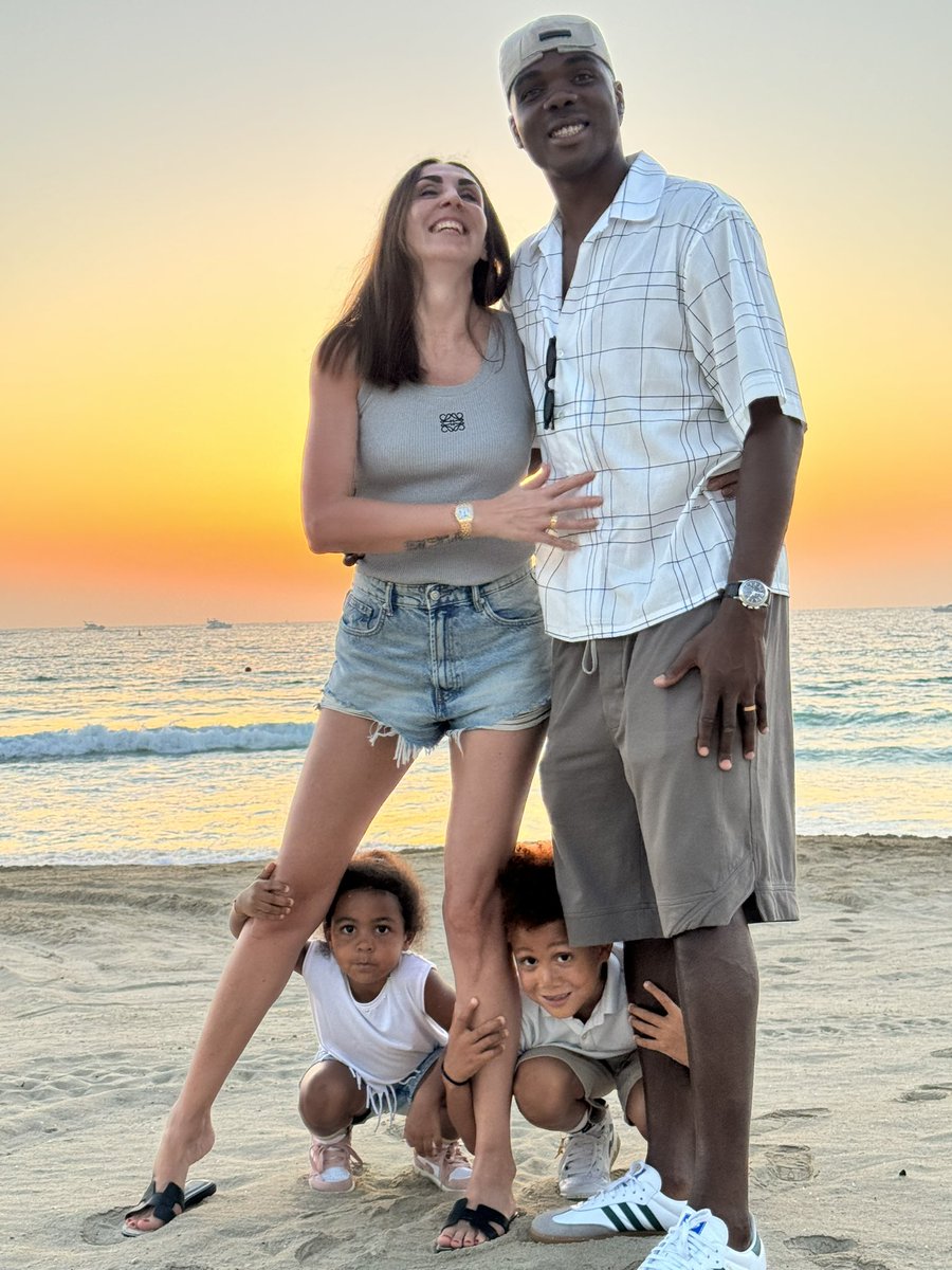 Sometimes I make you laugh too…❤️
#sunset
#familytime
#goodenergy