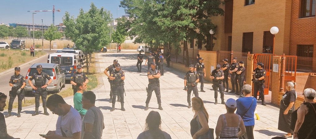 Stop Desah. Móstoles tweet media