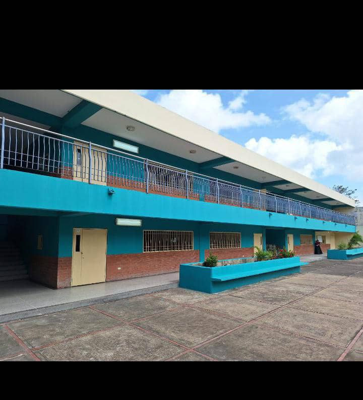 Gracias a las Políticas de Nuestro Gobierno Bolivariano <a href="/NicolasMaduro/">Nicolás Maduro</a> Bricomiles,  FEDE hizo la  entrega del Liceo Profesor Heriberto Morales de la Parroquia La Pica, una institución totalmente reabilitada y con espacios dignos para nuestros estudiantes

#PuebloMaduroActivo