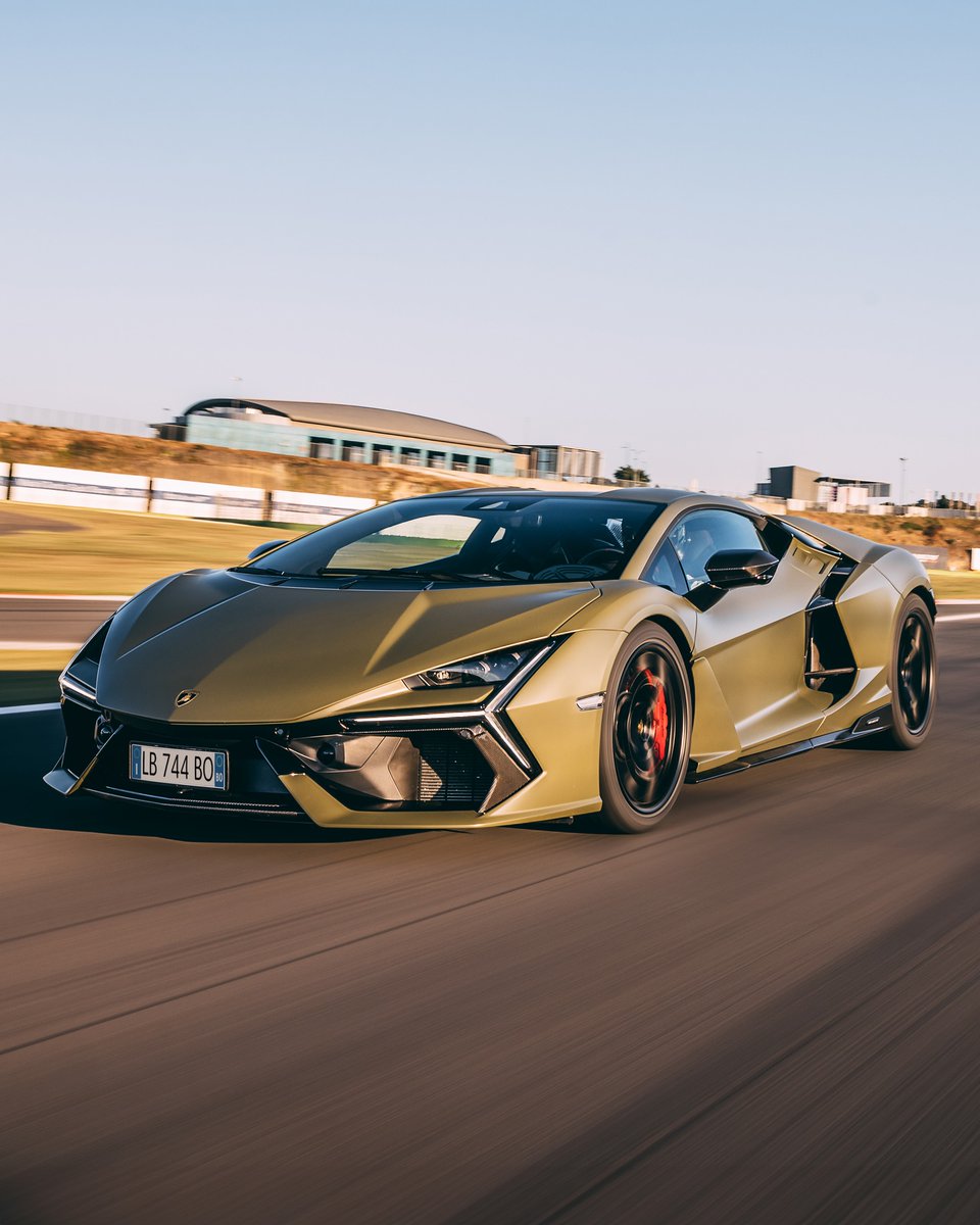 Lamborghini Dallas tweet media