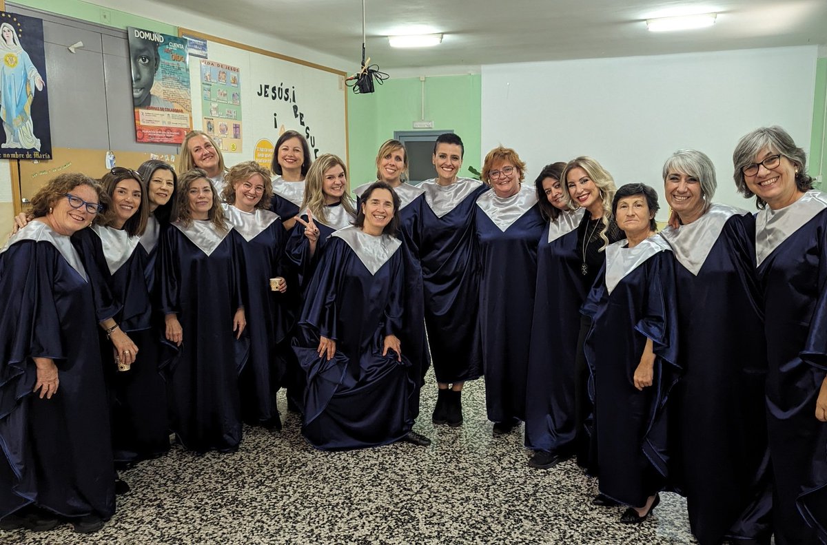 gospelsfmf's tweet photo. Seguimos acumulando más momentos inolvidables ❤️🎶. 
¡¡Gracias por compartirlos con la familia SFMF!!
#vivocantando #conciertobenéfico #corogospel #músicagospel https://t.co/BCnmWlPPs0