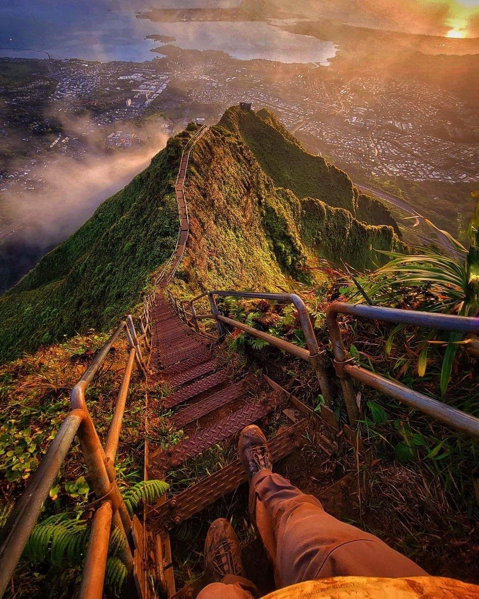 Hiking the stairway to heaven in Hawaii