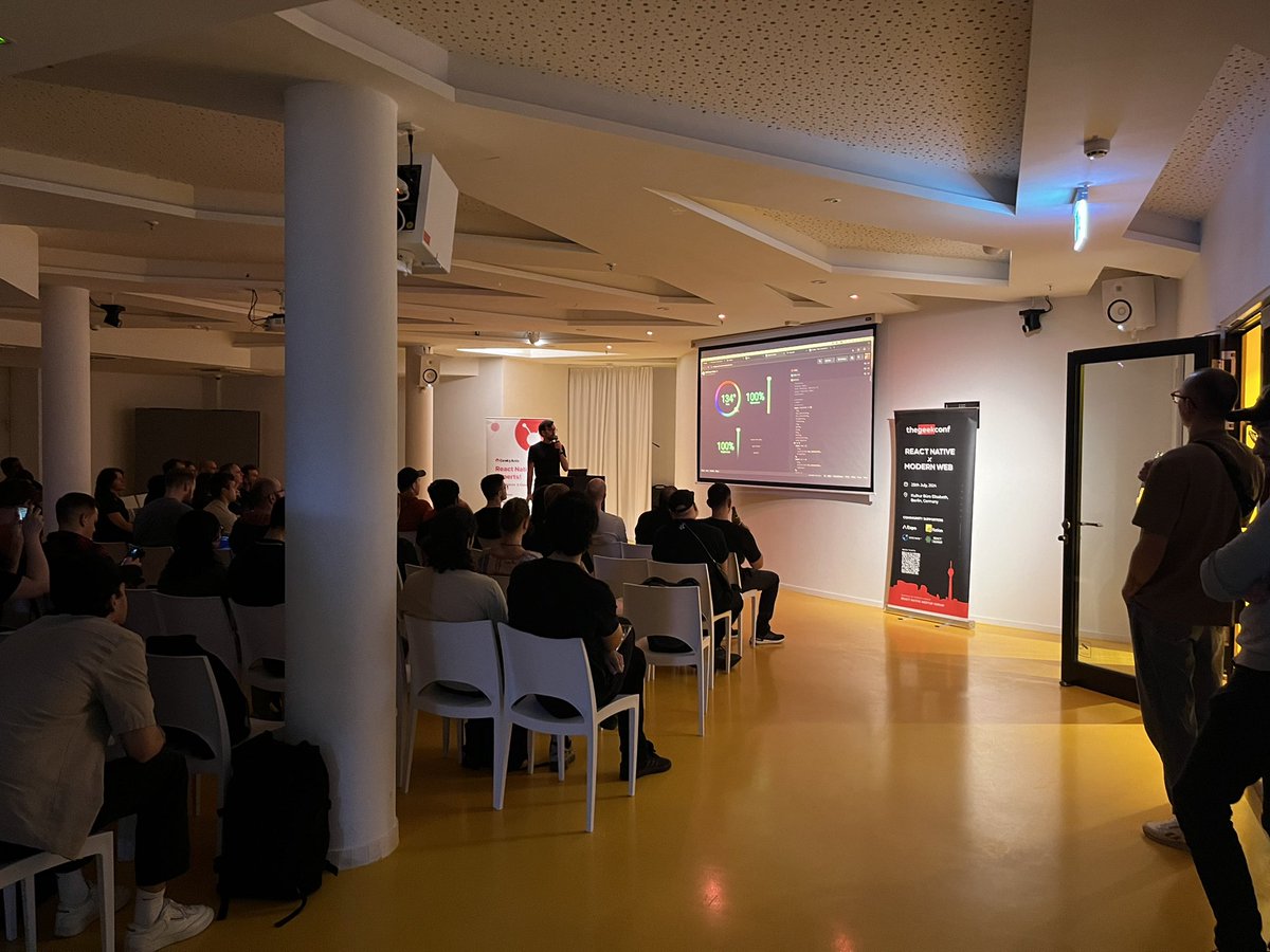 busywhistling's tweet photo. @HunorBorbely sharing insights about SVGs in the web and demo’ing the ease &amp; power of using SVGs instead of pulling dependencies 
#ReactBerlin https://t.co/gVN3pSqdcu