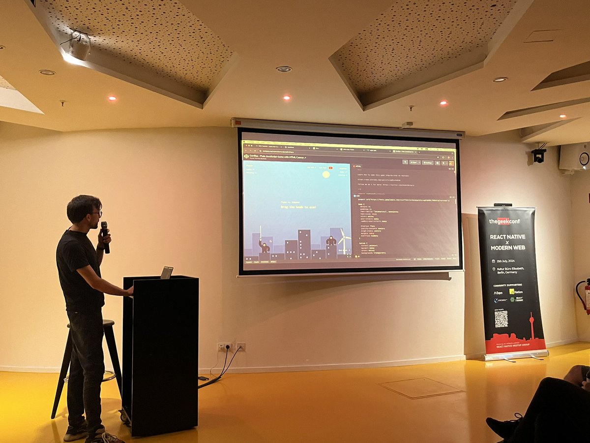 busywhistling's tweet photo. @HunorBorbely sharing insights about SVGs in the web and demo’ing the ease &amp; power of using SVGs instead of pulling dependencies 
#ReactBerlin https://t.co/gVN3pSqdcu