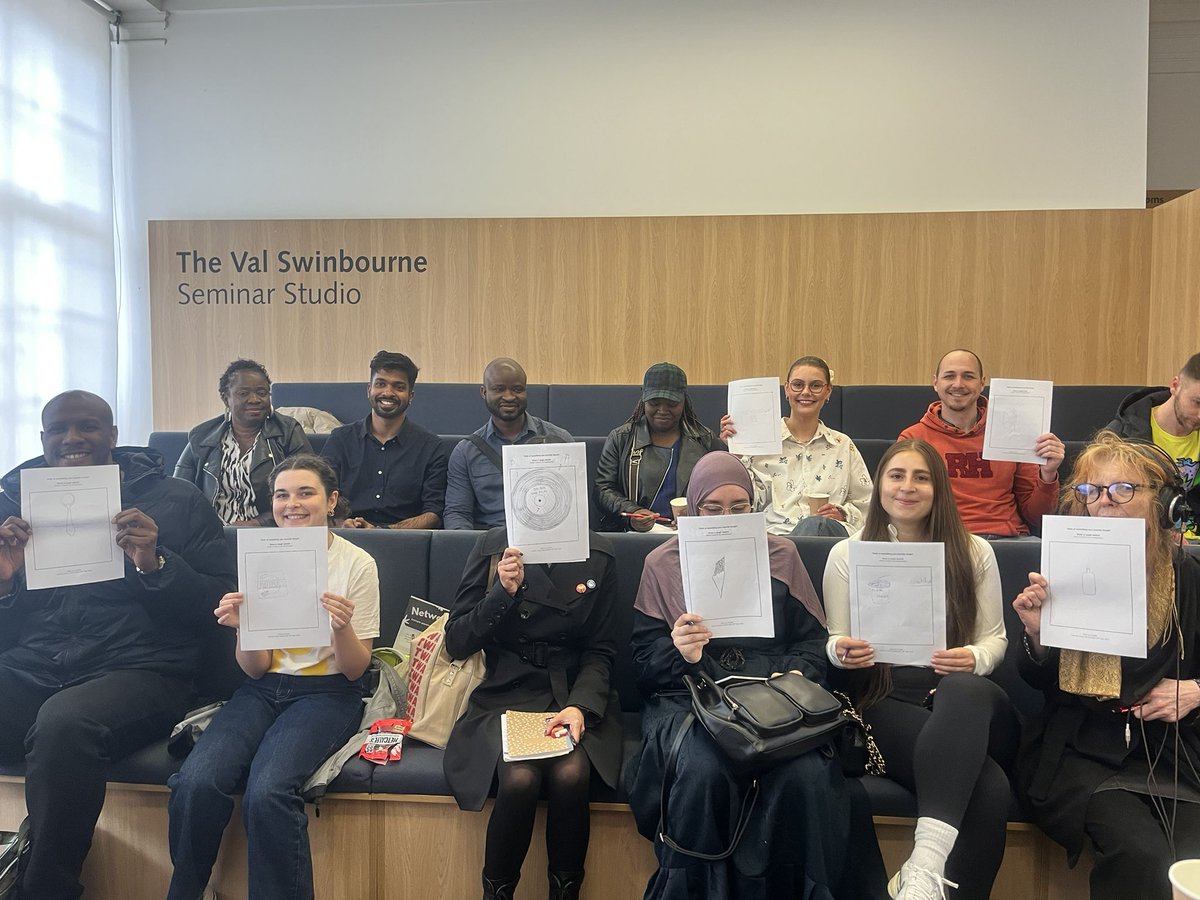 buildabiz_gm's tweet photo. This evening’s #StartUpHuddle began with some productive #networking and now we're enjoying a focus group led by Bea from #KeepThisCracker! It's so interesting to discuss such a fantastic environmentally friendly product! @MancLibraries @gmlibraries https://t.co/aG3Zd41VeC