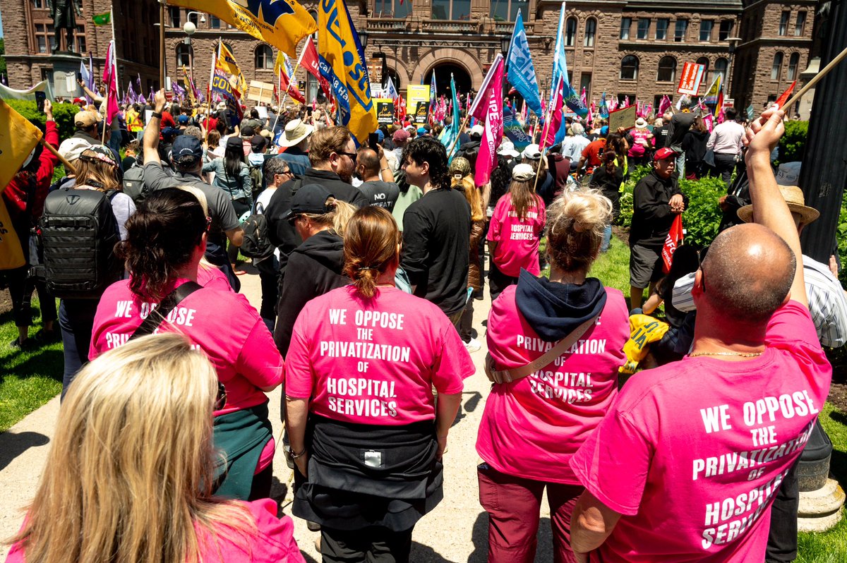 We were loud and clear today at the Ontario Health Coalition Rally to fight back against the privatization of our public healthcare ✊🏾💪🏾📢 We won’t back down and let our services be trampled on by the Ford government’s bad decision making 🪧
