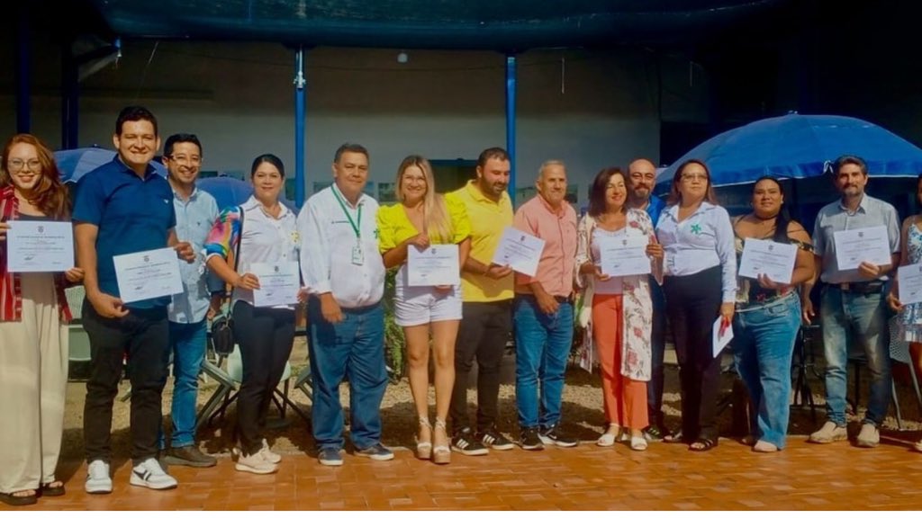 senaensantander's tweet image. Entrega de Certificación en Contextualización del Turismo Comunitario en Zapatoca 🌄

Se realizó la entrega de certificaciones del programa de formación en contextualización del turismo comunitario perteneciente al Centro de Servicios Empresariales y Turísticos, #CSET  🤝