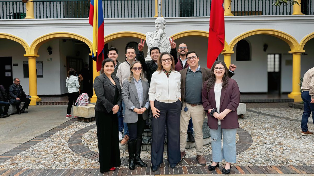 habitatbogota's tweet photo. #BuenasNoticias 🎉

El Plan Distrital de Desarrollo, #BogotáCaminaSegura, fue aprobado hoy por el @ConcejoDeBogota.

Nuestra hoja de ruta fue aprobada para los próximos 4 años. ¡El Plan del BienEstar!✅

Gracias a ustedes 𝐁𝐨𝐠𝐨𝐭𝐚́ 𝐂𝐚𝐦𝐢𝐧𝐚𝐫𝐚́ 𝐒𝐞𝐠𝐮𝐫𝐚 💛❤️ https://t.co/3kBEOYNhpr