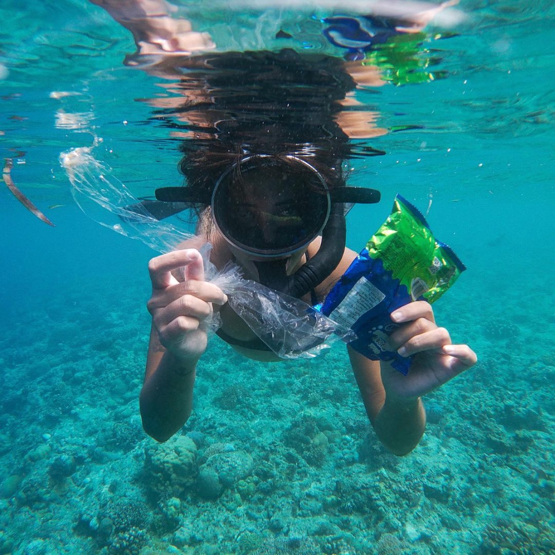 5gyres's tweet photo. After 10+ years of research on ocean plastics, including 19 expeditions covering 50,000+ nautical miles, it’s abundantly clear that we must act NOW to reduce the harm of plastic pollution.
Drop a 🌊 below if you want #MoreOceanLessPlastic too!
📸: Jammy Ungab https://t.co/LHw3HDnyl5