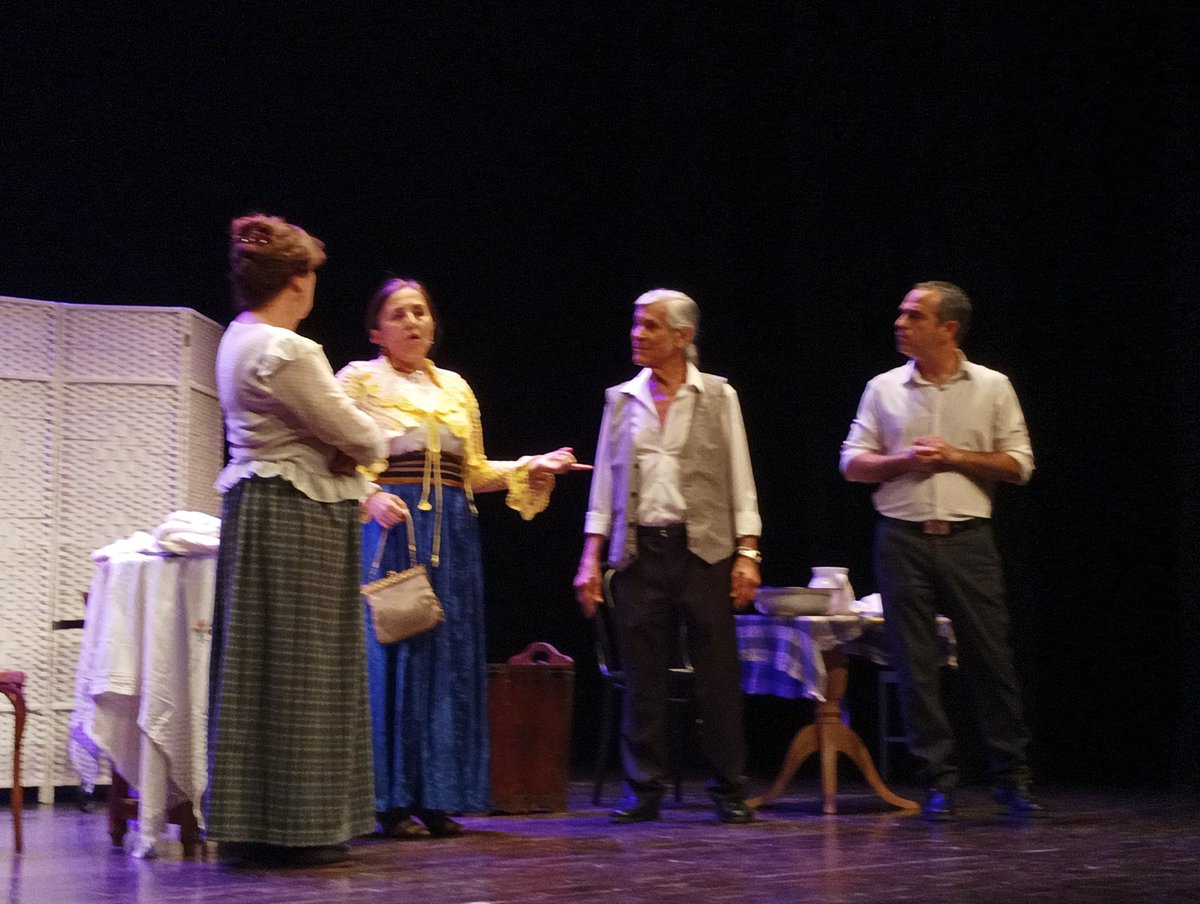 AVBarrioCentro's tweet photo. Gracias al elenco y, por supuesto, a todos los vecinos y vecinas que ayer abarrotaron el teatro y que con su entrada solidaria apoyaron la labor del @defmenorlega, que trabaja para y por la infancia vulnerable de #Leganés

Así también #HacemosBarrio https://t.co/oDavuCAS0T