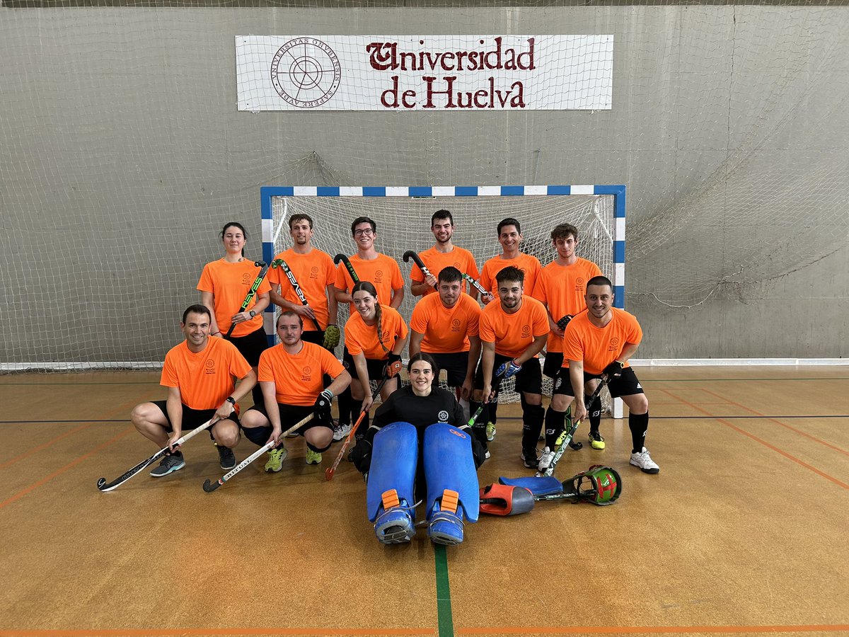 bjalmagro's tweet photo. El pasado miércoles 29/05/2024 disfrutamos en la @uhu_global de un Torneo amistoso de hockey sala, en el que nos acompañaron nuestros amigos del CH Ayamonte. Gracias al @Deportesuhu por todas la facilidades para poder organizar este triangular 🏑🥇 https://t.co/8XBCmMVL1P