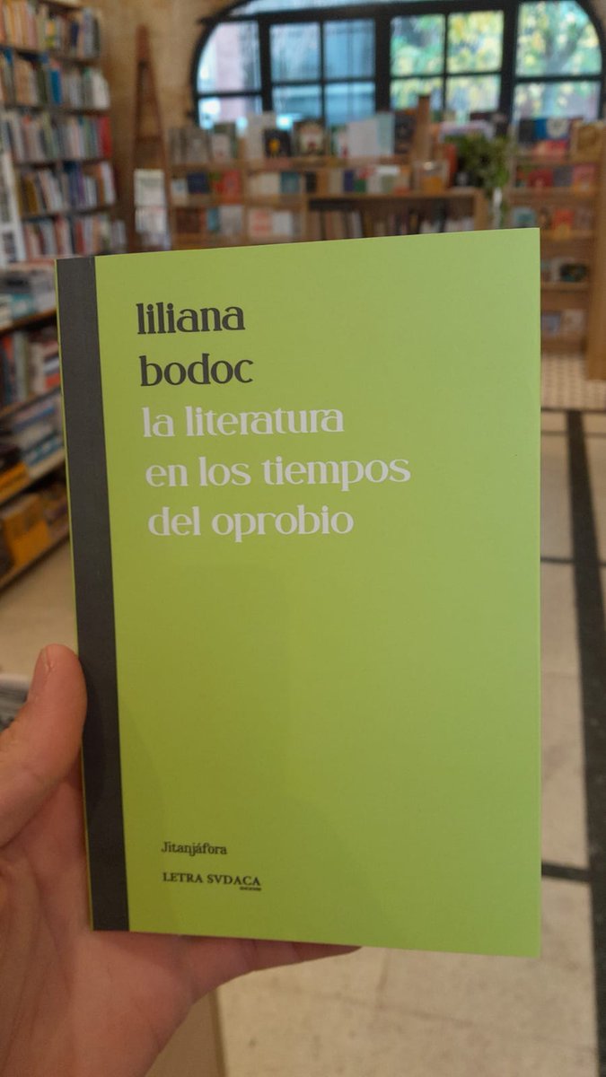 LetraSudaca's tweet photo. Amamos a Liliana Bodoc, y publicarla es un sueño cumplido: la felicidad es total.

Hoy llegó de imprenta LA LITERATURA EN LOS TIEMPOS DEL OPROBIO, un librito maravilloso sobre literatura, palabra, educación y política. Ojalá les guste tanto como a nosotros.

En junio en librerías https://t.co/NFEhGCsOAK