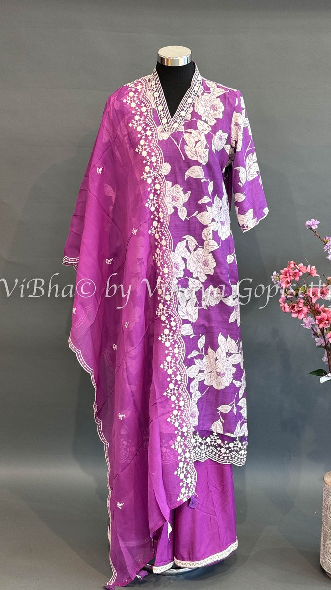 ViBha_Vogue's tweet image. ViBha's Purple Floral Palazzo Set! #purple #floral #suitsets #Vneck #cotton #palazzo #designerVinayaGopisetti #ViBha #embroidery #elegance #summerClothes #Indian #designer #celebration #IndianWear #WomensClothing #comfortable #SanJose #bayarea #california #traditional #ethnic