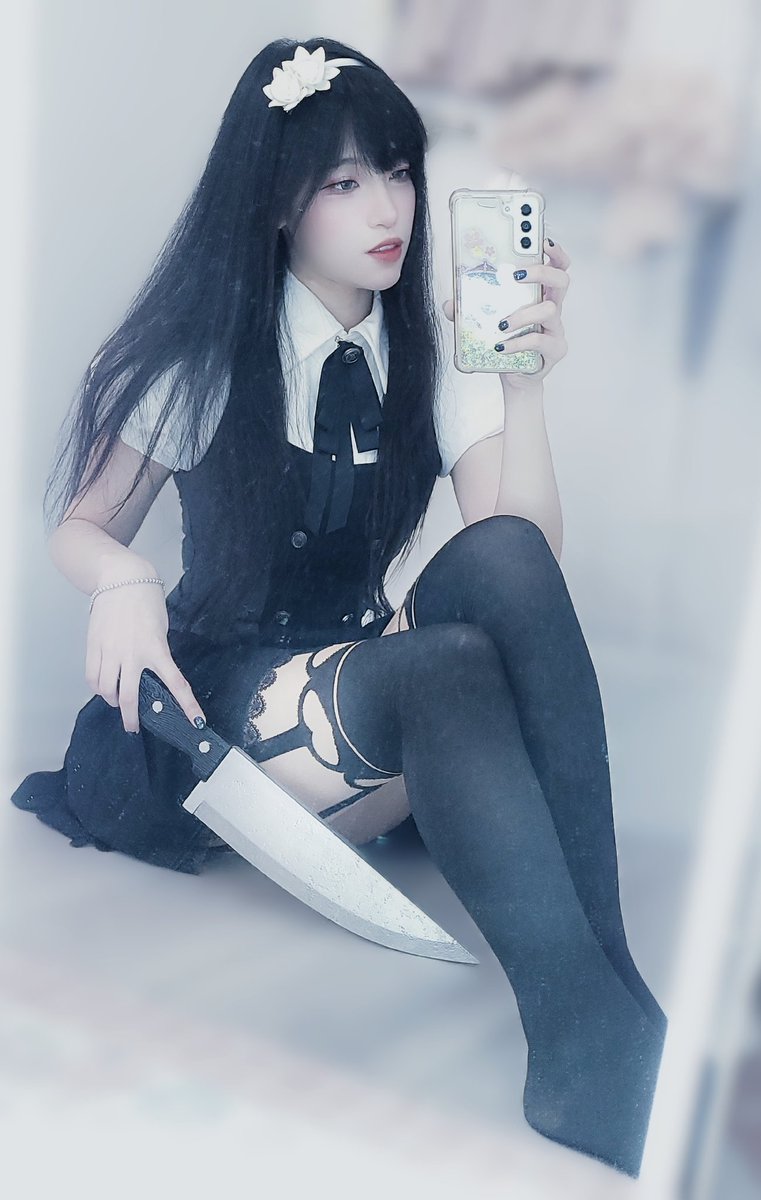 rawberrii's tweet photo. indie horror game protagonist type girl 🔪 🤍 https://t.co/GSRFsc3MCo