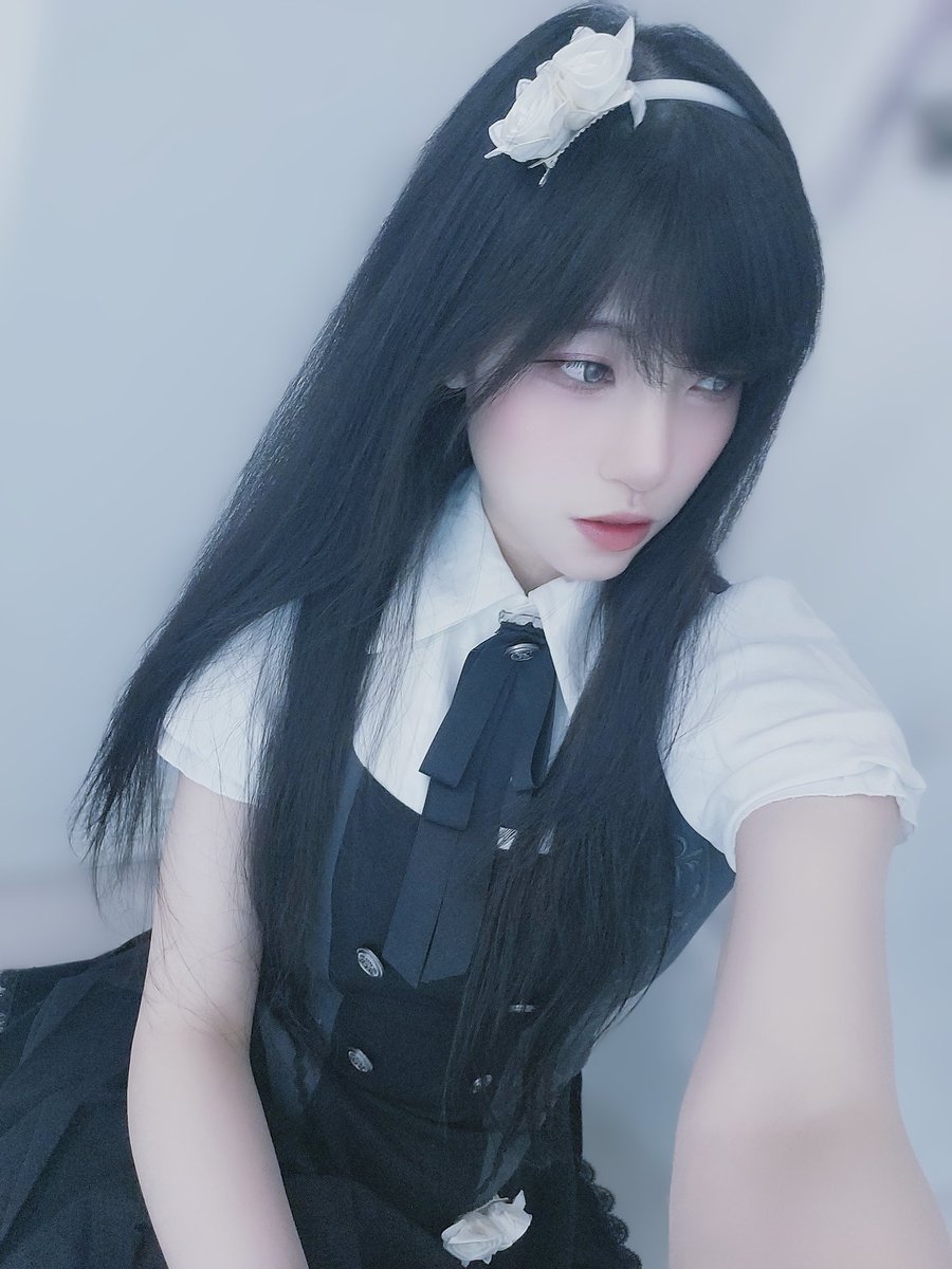 indie horror game protagonist type girl 🔪 🤍