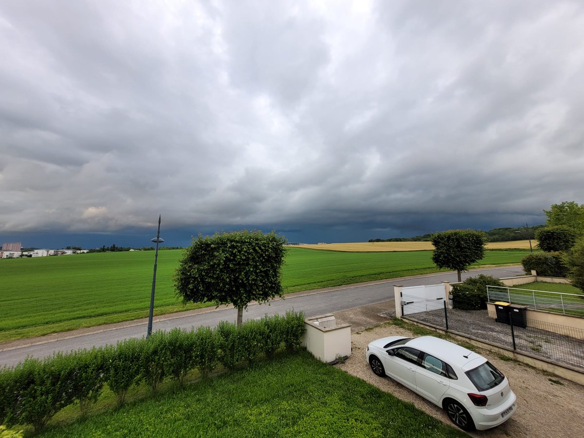 Orage à Meaux le 30 mai 2024
<a href="/KeraunosObs/">Keraunos</a> <a href="/MeteoNordParis/">Météo Nord Parisien 🌪⚡️🌈☀️</a> <a href="/meteofrance/">Météo-France</a>