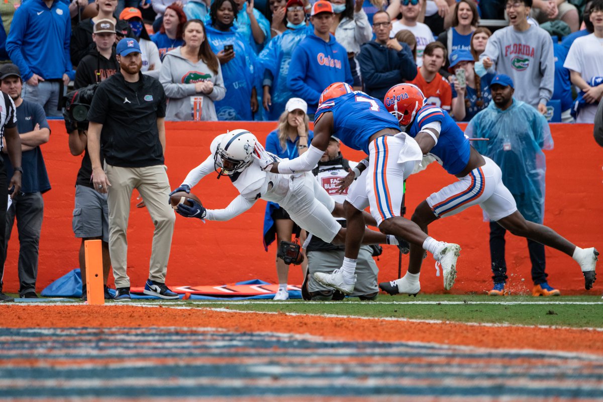 SamfordFootball's tweet image. 𝙎𝙖𝙩𝙪𝙧𝙙𝙖𝙮 𝙉𝙞𝙜𝙝𝙩 𝙄𝙣 𝙏𝙝𝙚 𝙎𝙬𝙖𝙢𝙥

🆚 Florida
🏟 Ben Hill Griffin Stadium
📅 Sept. 7
⏰ 6 p.m. CT
📺 SEC Network+

#HatchAttack | #AllForSAMford