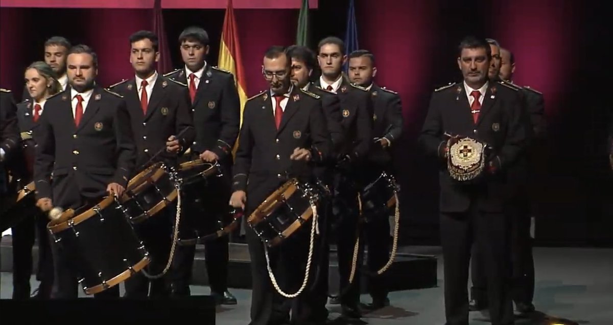 ¡Suena ‘Pasan los Campanilleros’ en el #DíaSanFernando24!

😜 ¿Habrá algo más 𝙨𝙚𝙫𝙞𝙡𝙡𝙖𝙣𝙤 que esto? 

Vívelo en directo en 👉🏻 youtube.com/live/5q6AZUHrg…