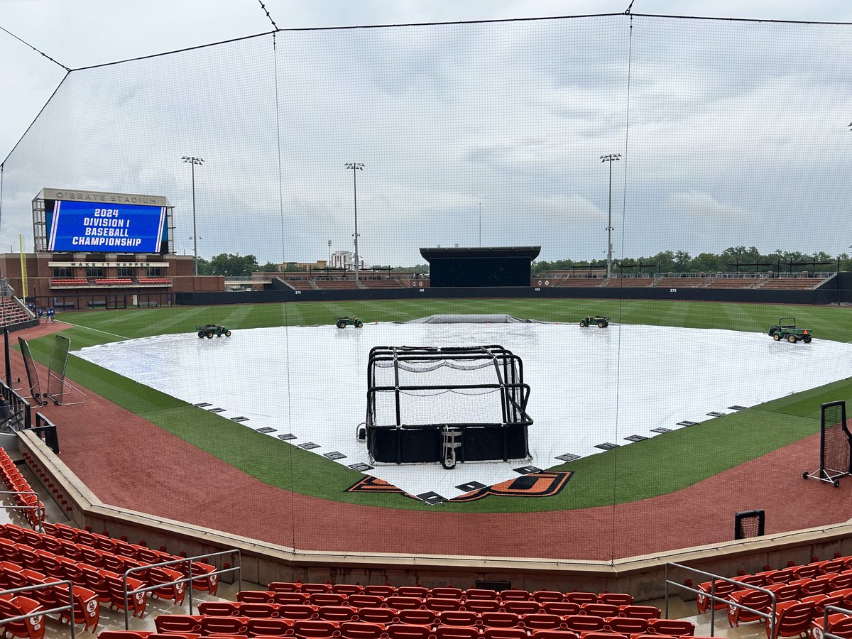 Not best weather day, but a beautiful ballpark here at Oklahoma State … #Gators getting in some work in cages and on turf practice field … #NCAABaseball