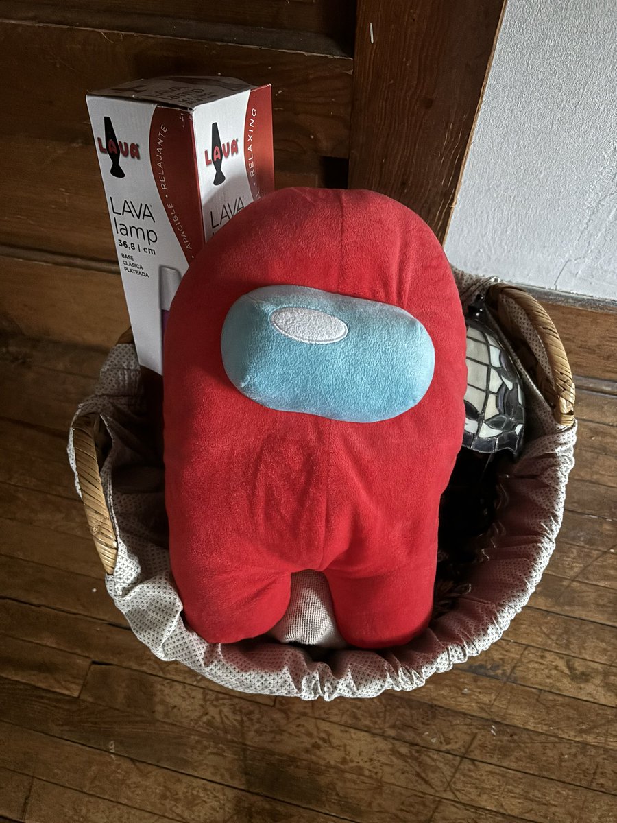 theannahoffman's tweet photo. I see this image and I can’t help but think he looks so scared yet so kind :( https://t.co/WyVnJllqjR