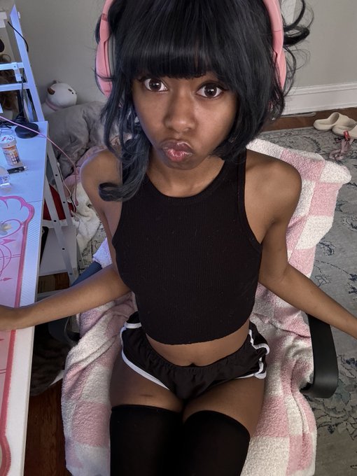 We up playing league hehe :3 https://t.co/YT6sHZjFSA
